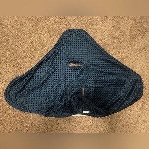 Car seat blanket- like new